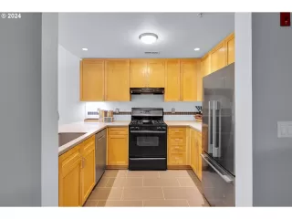 Photo #5: 24551415 Listing