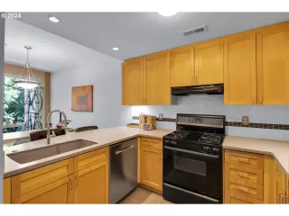 Photo #6: 24551415 Listing