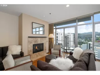 Photo #4: 24552783 Listing