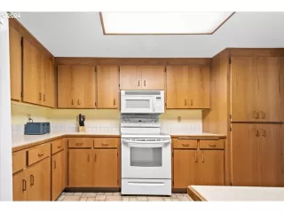 Photo #5: 24554535 Listing