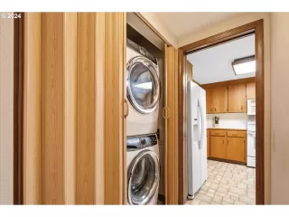 Photo #6: 24554535 Listing