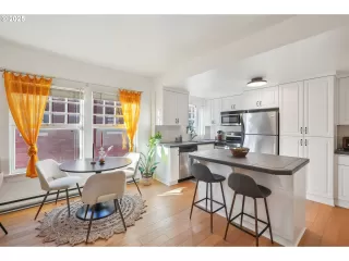 Photo #4: 24554610 Listing