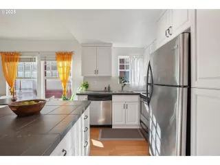 Photo #6: 24554610 Listing