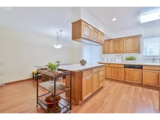 Photo #4: 24554923 Listing