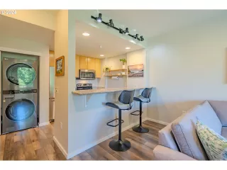 Photo #6: 24555747 Listing 