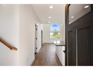 Photo #5: 24556601 Listing