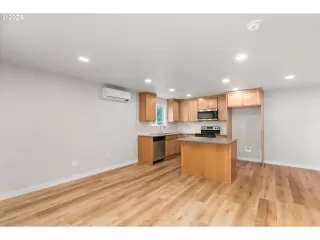 Photo #3: 24556651 Listing