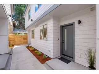 Photo #3: 24558298 Listing