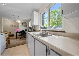 Photo #5: 24560697 Listing 