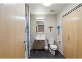 Photo #2: 24561983 Listing