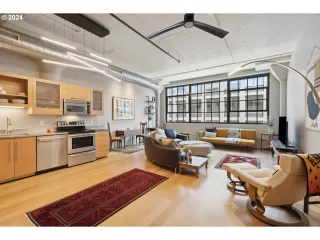 Photo #5: 24561983 Listing