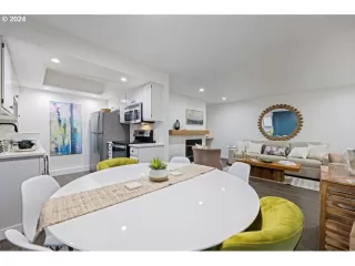 Photo #6: 24562349 Listing 