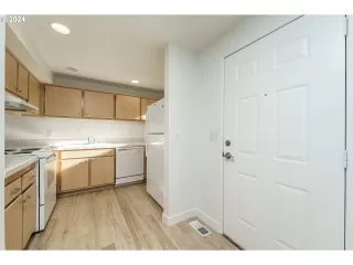 Photo #3: 24562677 Listing