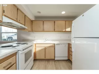 Photo #4: 24562677 Listing