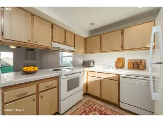 Photo #5: 24562677 Listing