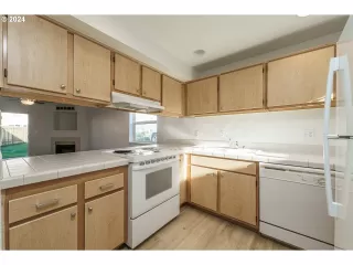 Photo #6: 24562677 Listing