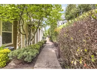 Photo #4: 24562893 Listing