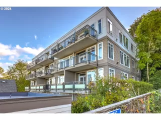 Photo #5: 24563873 Listing