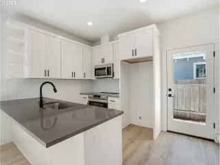 Photo #6: 24564804 Listing 