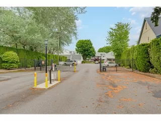 Photo #2: 24566532 Listing