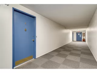 Photo #5: 24566532 Listing