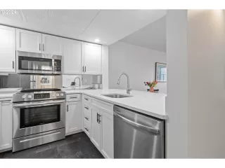 Photo #2: 24567156 Listing