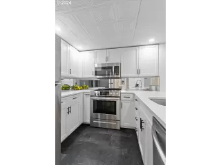 Photo #3: 24567156 Listing