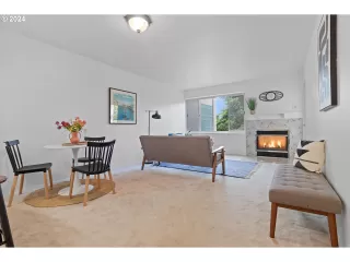 Photo #5: 24567156 Listing