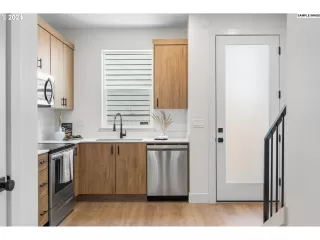 Photo #2: 24568139 Listing