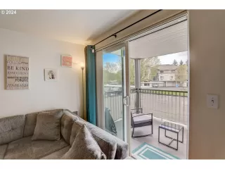 Photo #5: 24570619 Listing