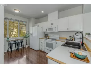 Photo #5: 24571147 Listing 