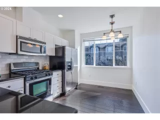 Photo #5: 24571907 Listing 