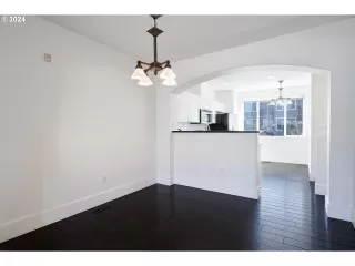 Photo #6: 24571907 Listing 
