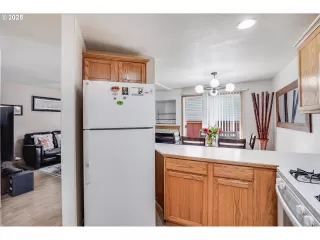 Photo #2: 245725624 Listing