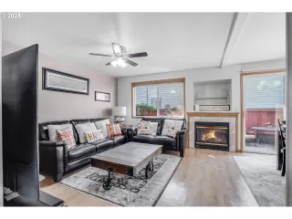 Photo #3: 245725624 Listing