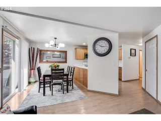 Photo #6: 245725624 Listing