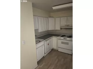 Photo #6: 24572697 Listing