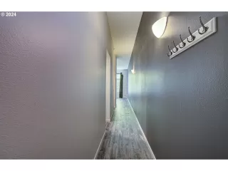 Photo #3: 24573472 Listing