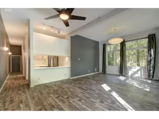 Photo #4: 24573472 Listing