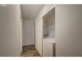 Photo #5: 24573472 Listing