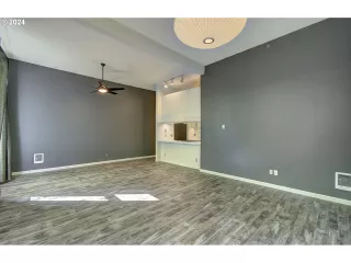 Photo #6: 24573472 Listing