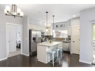 Photo #2: 24573589 Listing