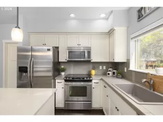 Photo #3: 24573589 Listing