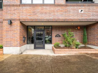 Photo #6: 24573862 Listing