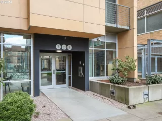 Photo #2: 24574389 Listing