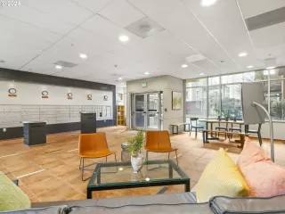 Photo #4: 24574389 Listing