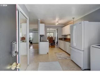 Photo #2: 24574857 Listing 