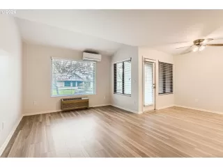 Photo #5: 24575530 Listing