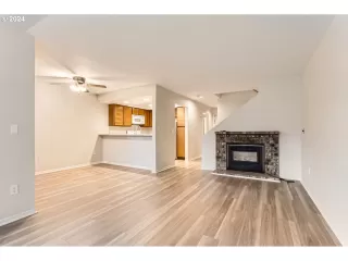 Photo #6: 24575530 Listing