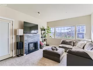 Photo #5: 24576782 Listing